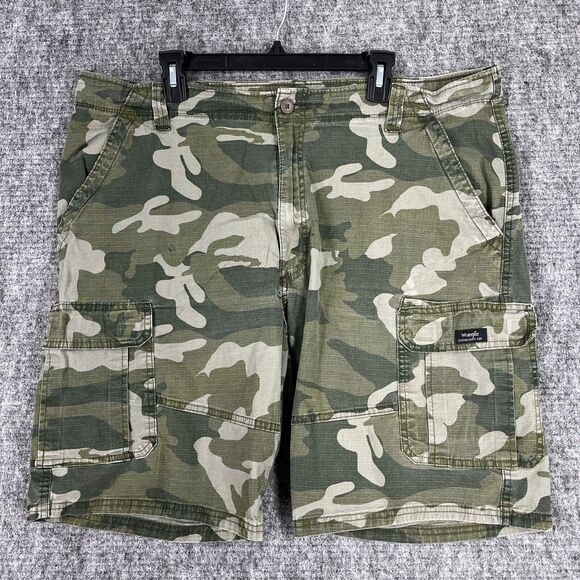 Camo Shorts Mens 42 Green Cargo Woodland Wrangler Military Relaxed Fit Broken In - Picture 1 of 11
